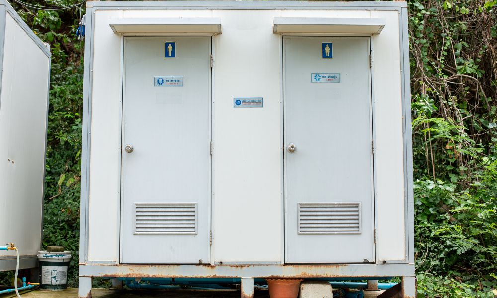 5 Ways Restroom Trailers Benefit Local Parks
