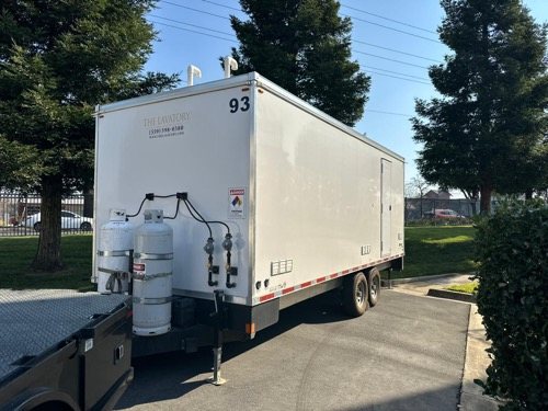 Laundry trailer set up near Santa Clara for hotels and buildings